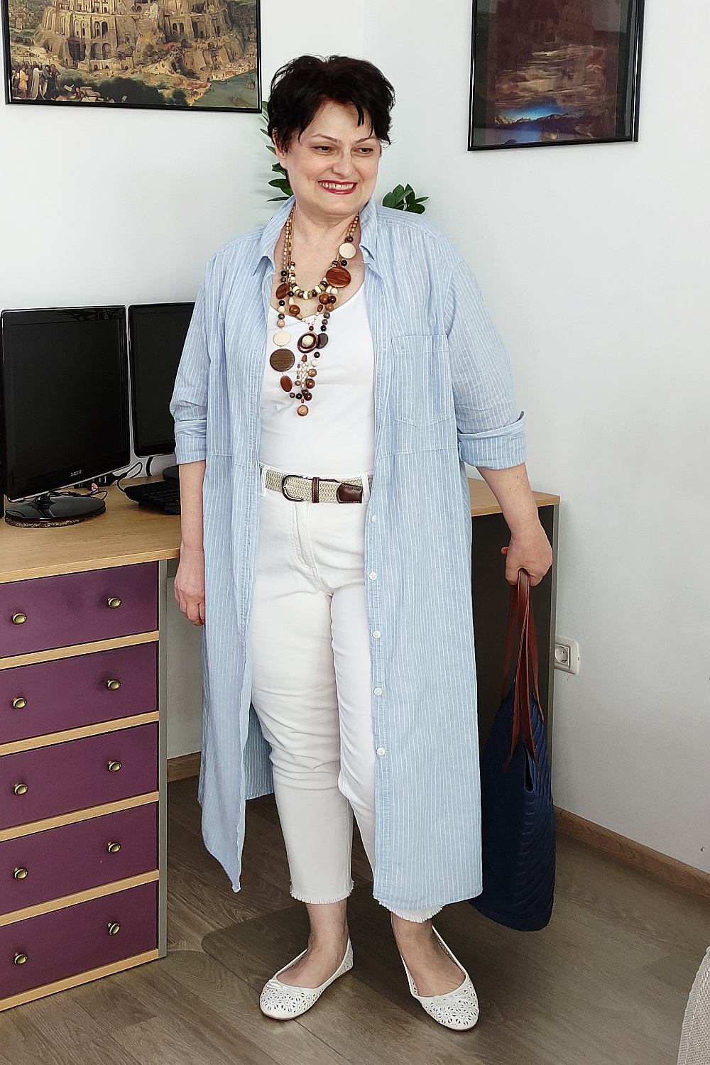 Cum să porţi pantaloni albi dacă eşti plinuţă