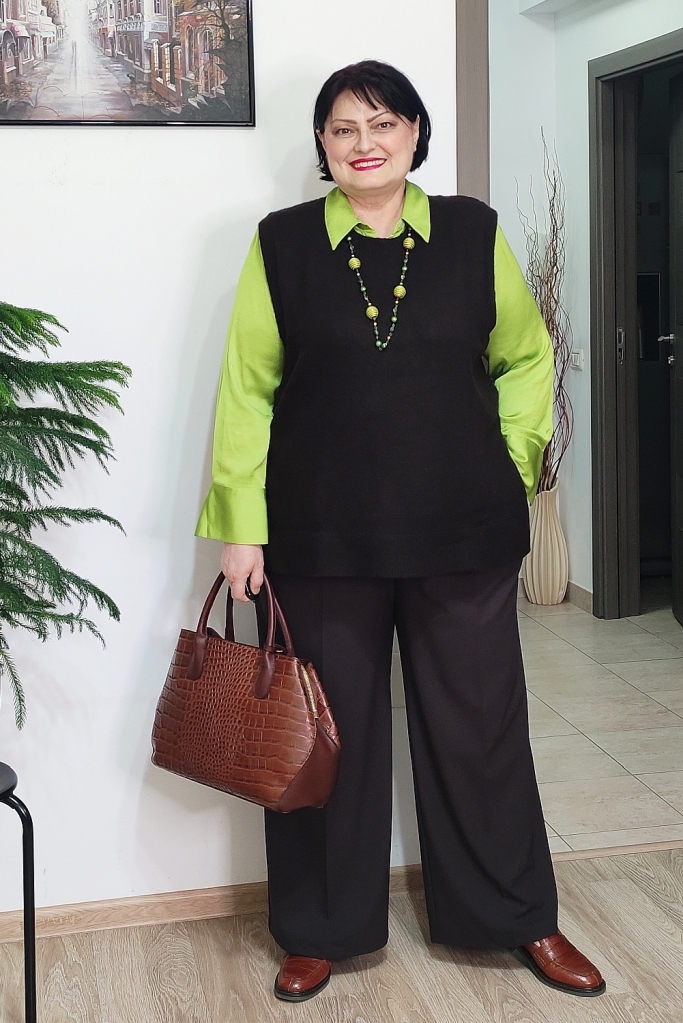 Cum să porţi maro ciocolatiu la birou